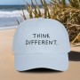 Cappello ricamato Think different