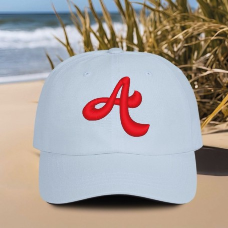 Cappello con lettera ricamata 3D